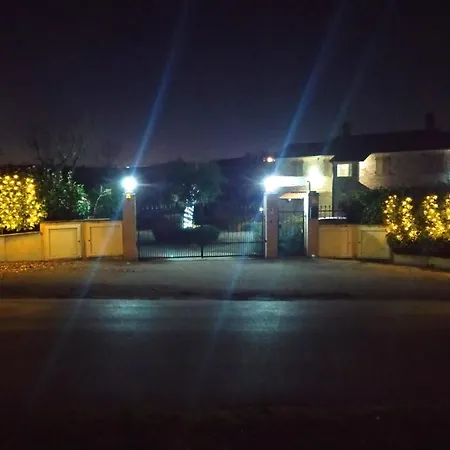 Cascina Del Poeta منزل ريفي *